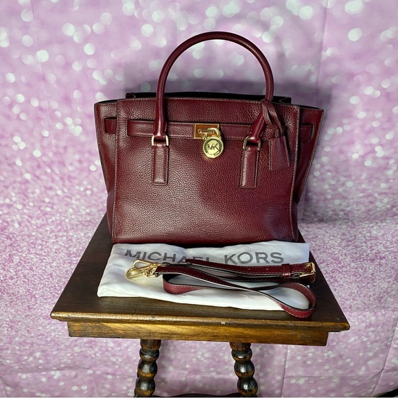 💃HP💃!Micheal Kors Hamilton, dust bag, shoulder strap never used, lock and key - Picture 13 of 15
